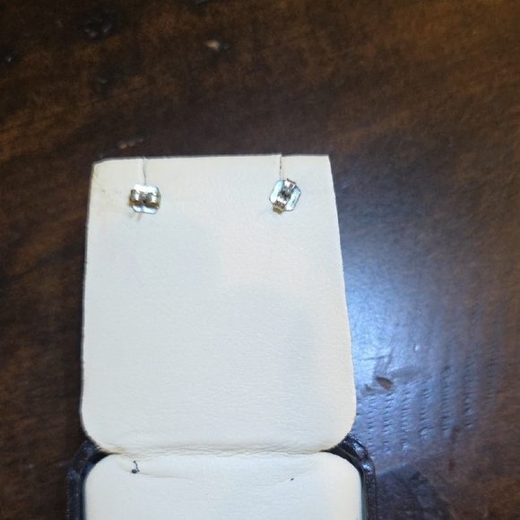 Elegant Silver and Blue Drop Earrings - Picture 2 of 3